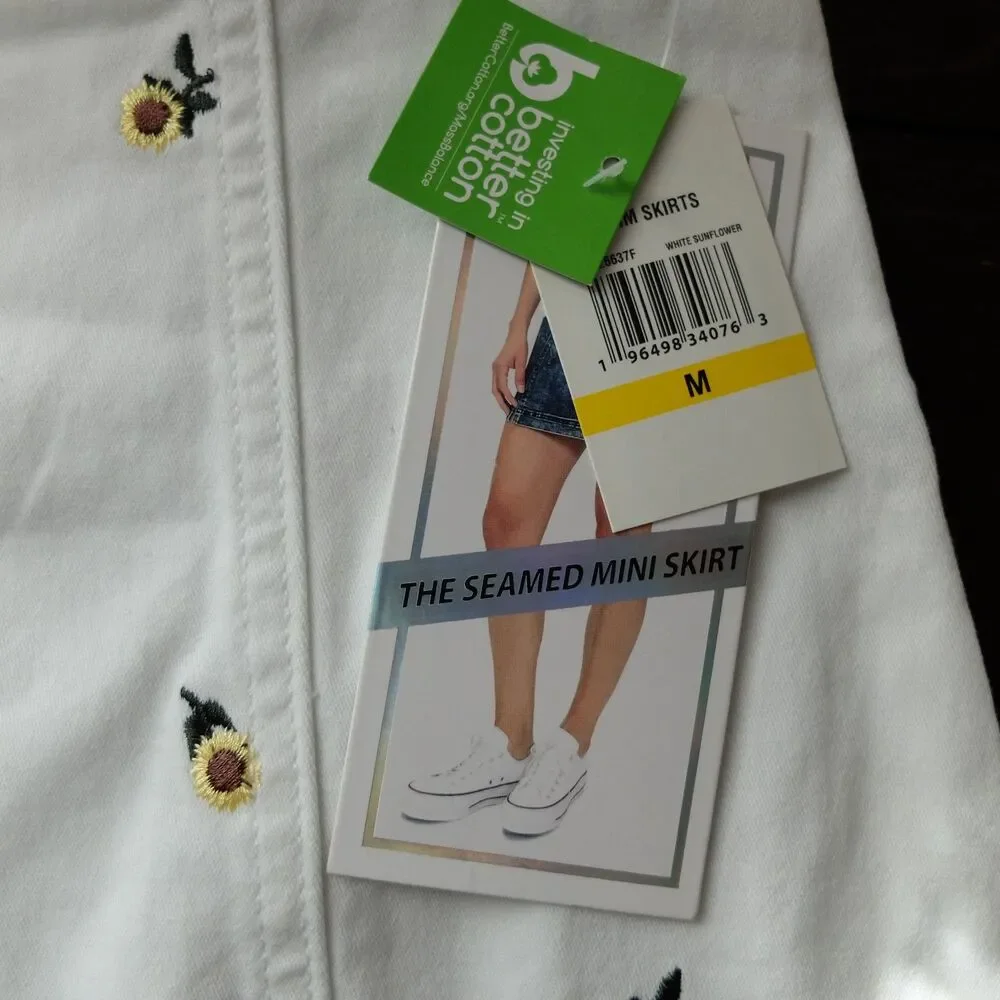 Tinseltown White Sunflower Embroidered Mini Skirt Size Medium NWT - Picture 4 of 6
